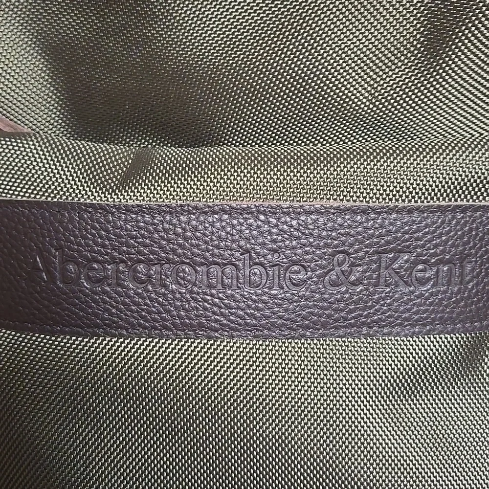 NWT Abercrombie & Kent Large Travel Safari Army Green And Brown Duffle Bag